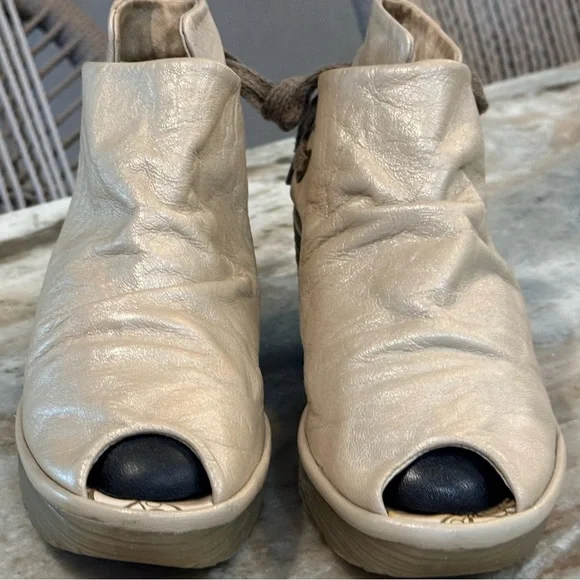 Women’s FLY LONDON Yema ivory pearl leather wedge sandals- Size 36 - Picture 4 of 11